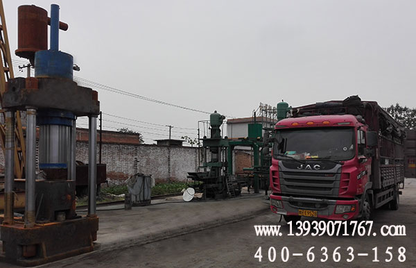金屬屑?jí)簤K機(jī)發(fā)貨現(xiàn)場
