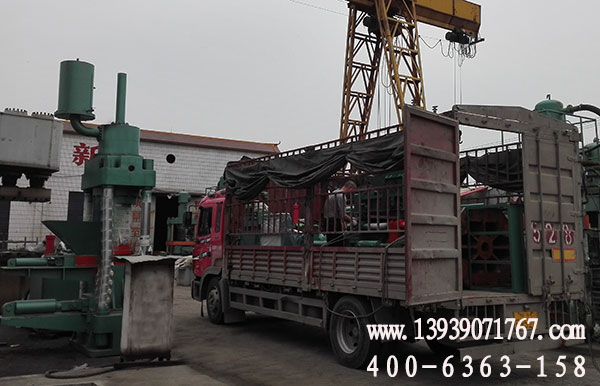 金屬屑?jí)簤K機(jī)發(fā)貨現(xiàn)場